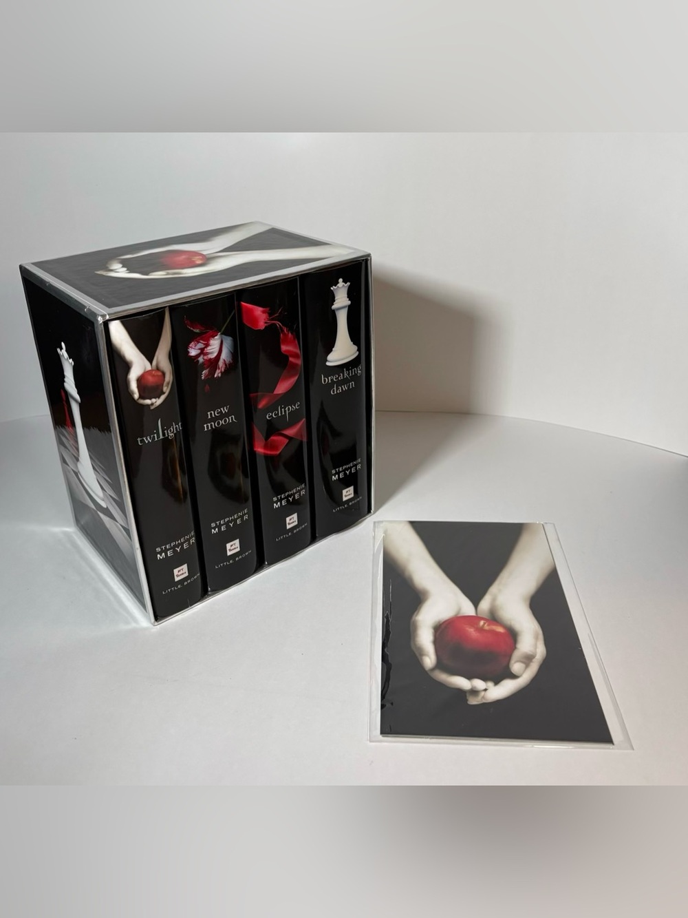 Twilight Saga White Collection Hardcover Box Set - Complete 4 Books + Poster